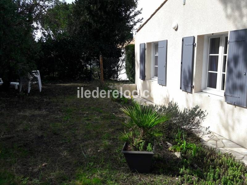 Photo 2 : EXTERIEUR d'une maison située à La Flotte-en-Ré, île de Ré.