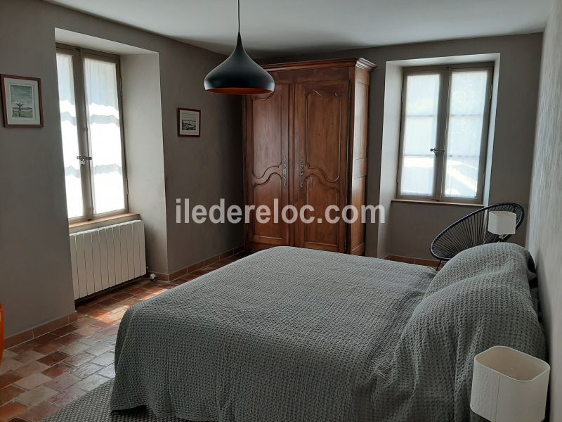 Photo 9 : CHAMBRE d'une maison située à Saint-Martin, île de Ré.