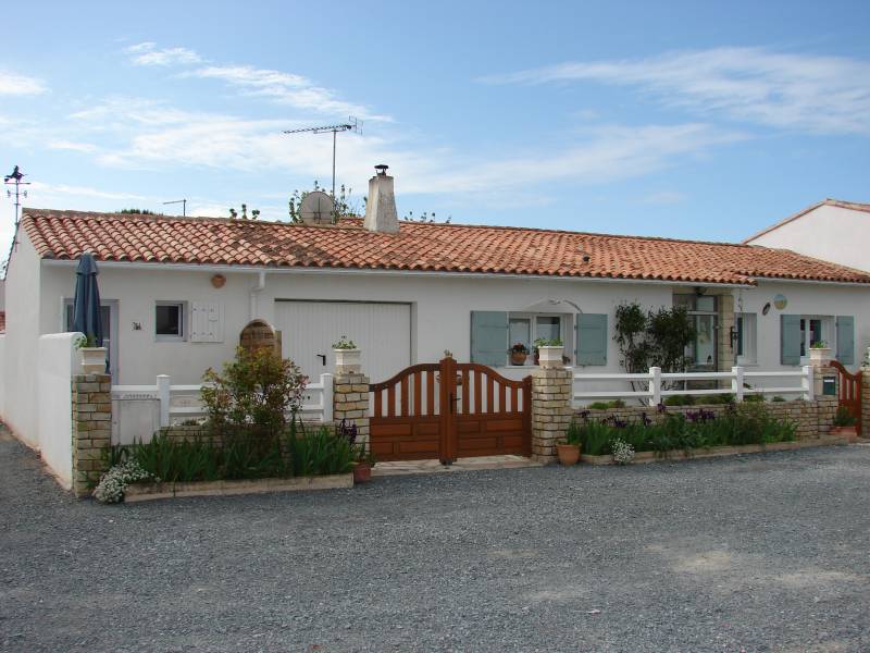 Photo 1 : EXTERIEUR d'une maison située à Ars en Ré, île de Ré.