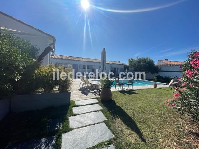 Photo 4 : JARDIN d'une maison située à Loix, île de Ré.