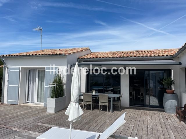 Photo 9 : TERRASSE d'une maison située à Loix, île de Ré.