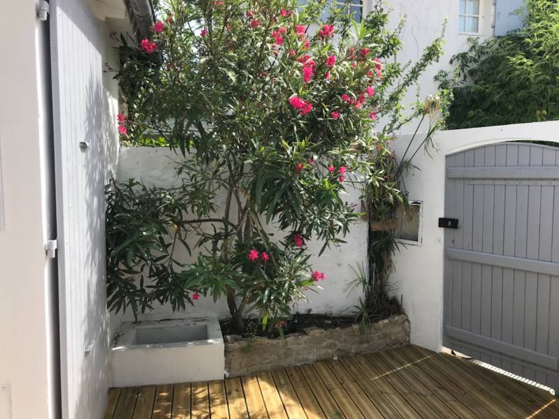 Photo 1 : TERRASSE d'une maison située à Les Portes-en-Ré, île de Ré.