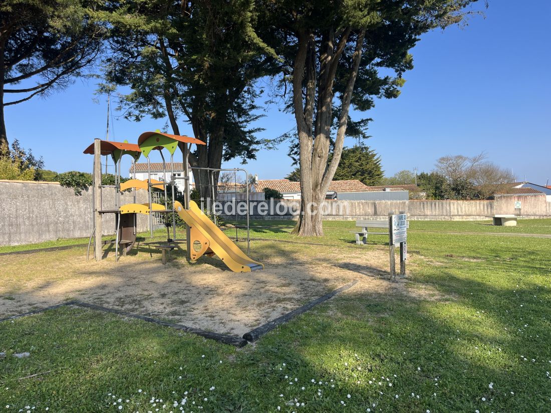 Photo 15 : JARDIN d'une maison situ&eacute;e &agrave; La Flotte-en-R&eacute;, &icirc;le de R&eacute;.