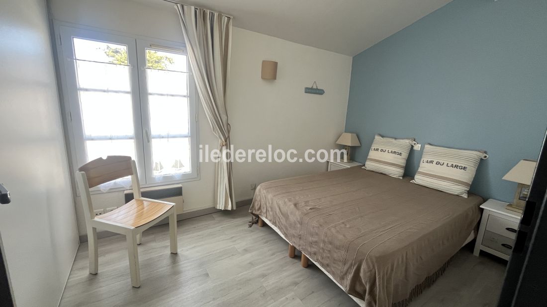 Photo 5 : CHAMBRE d'une maison situ&eacute;e &agrave; La Flotte-en-R&eacute;, &icirc;le de R&eacute;.