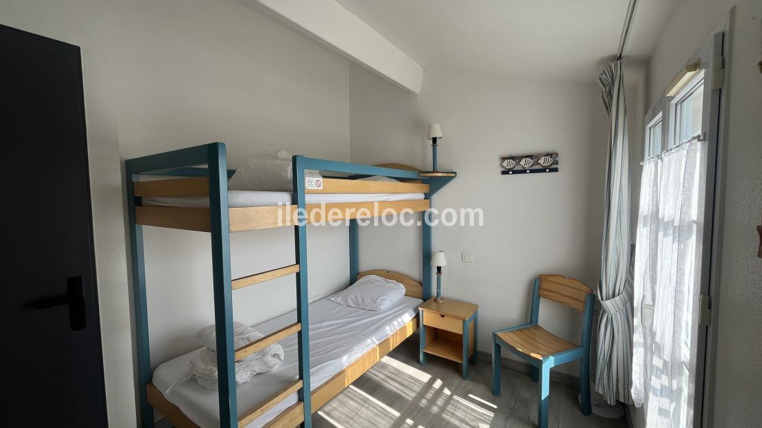 Photo 7 : CHAMBRE d'une maison situ&eacute;e &agrave; La Flotte-en-R&eacute;, &icirc;le de R&eacute;.