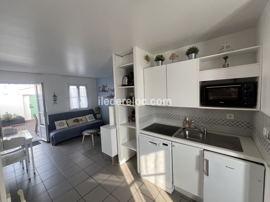 Photo 6 : CUISINE d'une maison situ&eacute;e &agrave; La Flotte-en-R&eacute;, &icirc;le de R&eacute;.