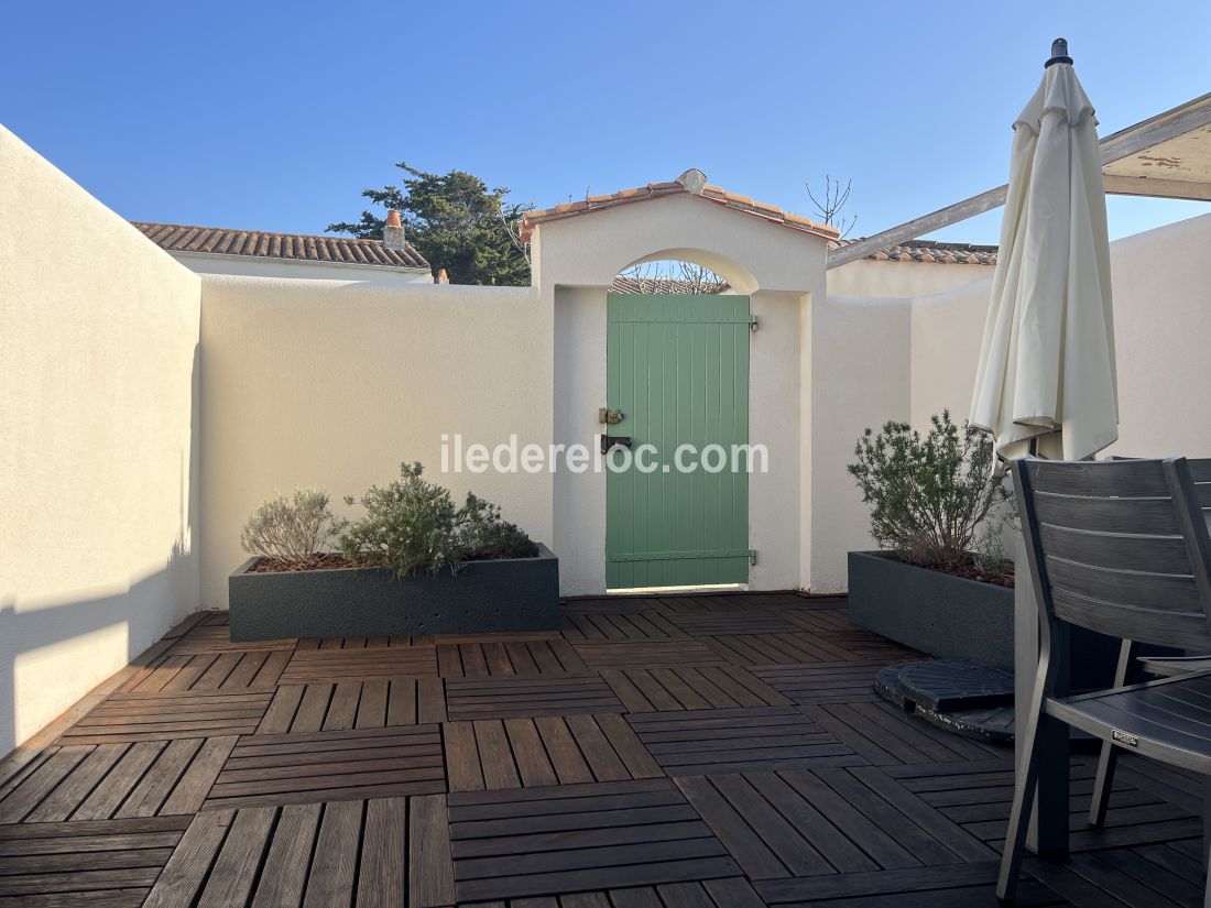 Photo 4 : PATIO d'une maison situ&eacute;e &agrave; La Flotte-en-R&eacute;, &icirc;le de R&eacute;.
