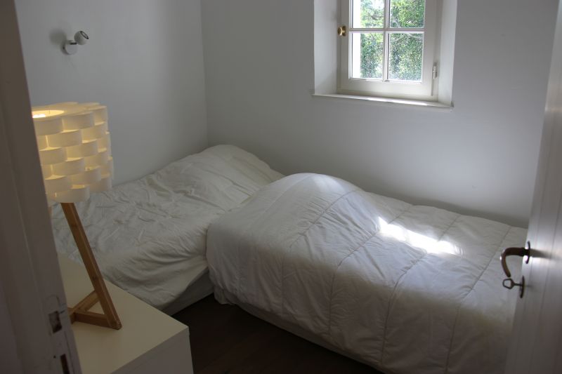 Photo 7 : CHAMBRE d'une maison située à Les Portes-en-Ré, île de Ré.