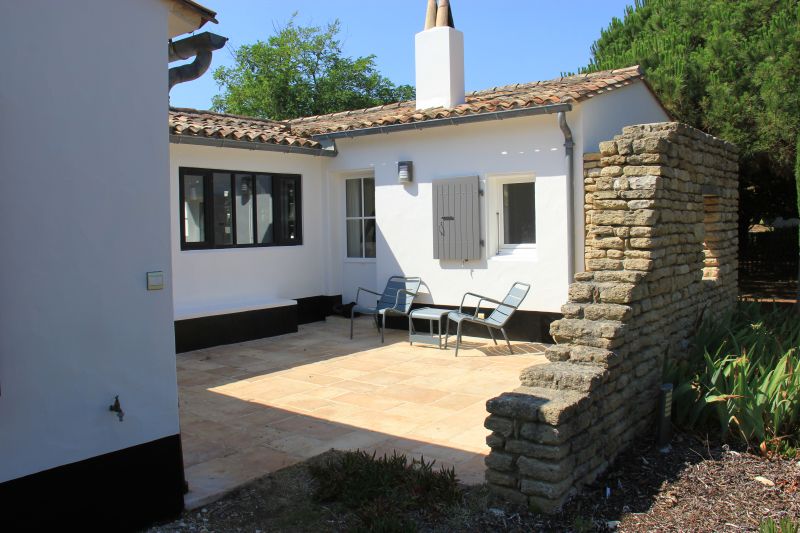 Photo 9 : EXTERIEUR d'une maison située à Les Portes-en-Ré, île de Ré.