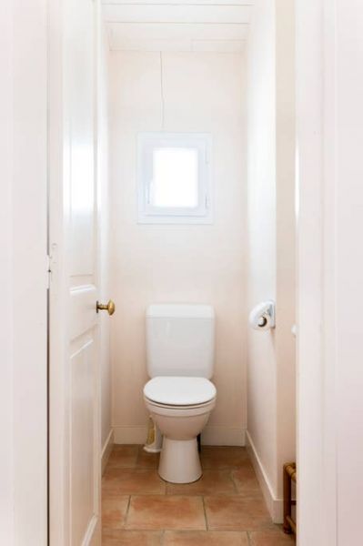 Photo 9 : WC d'une maison située à Saint-Clément-des-Baleines, île de Ré.