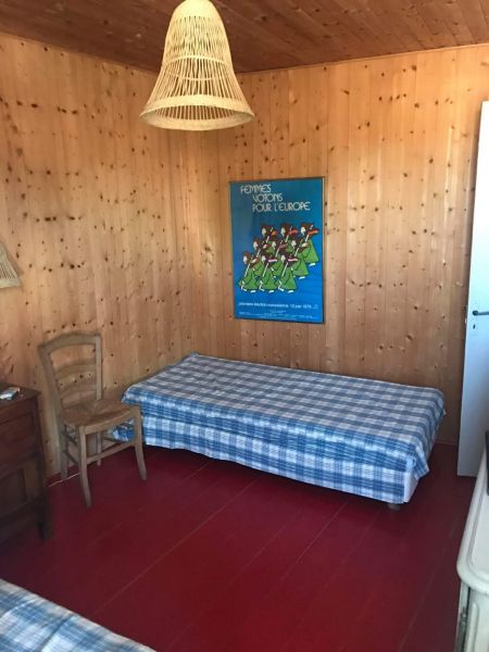 Photo 10 : CHAMBRE d'une maison située à Le Bois-Plage-en-Ré, île de Ré.