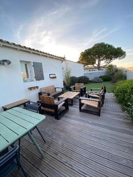 Photo 45 : TERRASSE d'une maison située à Le Bois-Plage-en-Ré, île de Ré.