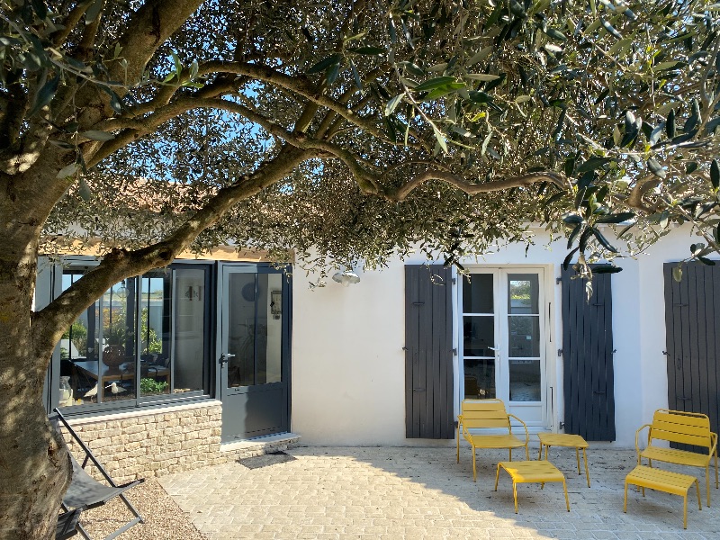 Photo 3 : TERRASSE d'une maison située à Le Bois-Plage-en-Ré, île de Ré.