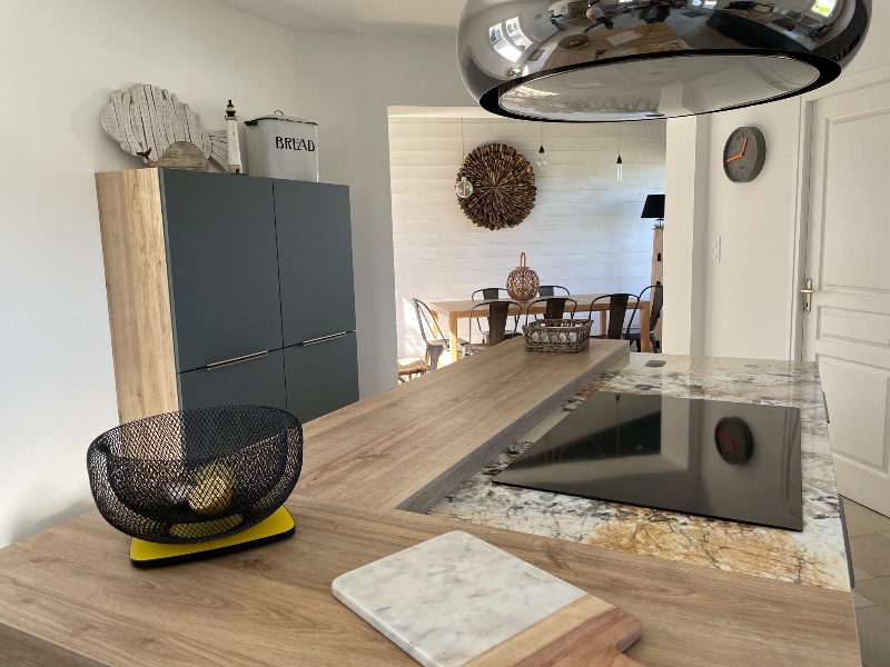 Photo 41 : CUISINE d'une maison située à Le Bois-Plage-en-Ré, île de Ré.