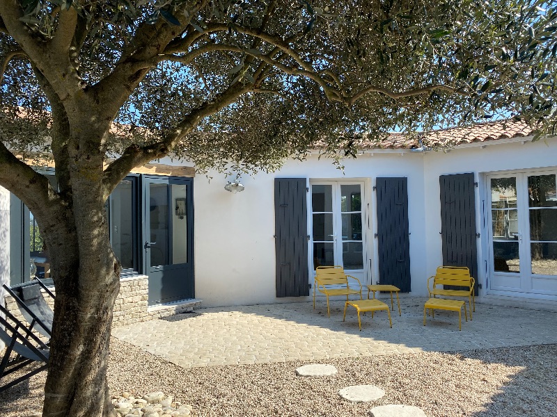 Photo 50 : TERRASSE d'une maison située à Le Bois-Plage-en-Ré, île de Ré.