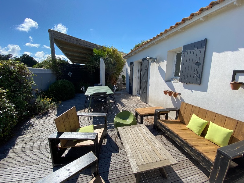 Photo 46 : TERRASSE d'une maison située à Le Bois-Plage-en-Ré, île de Ré.