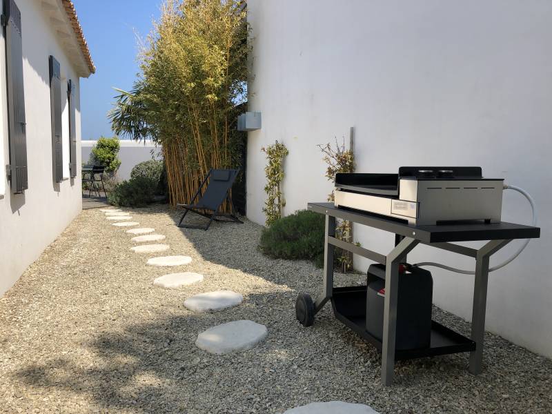 Photo 20 : PATIO d'une maison située à Le Bois-Plage-en-Ré, île de Ré.