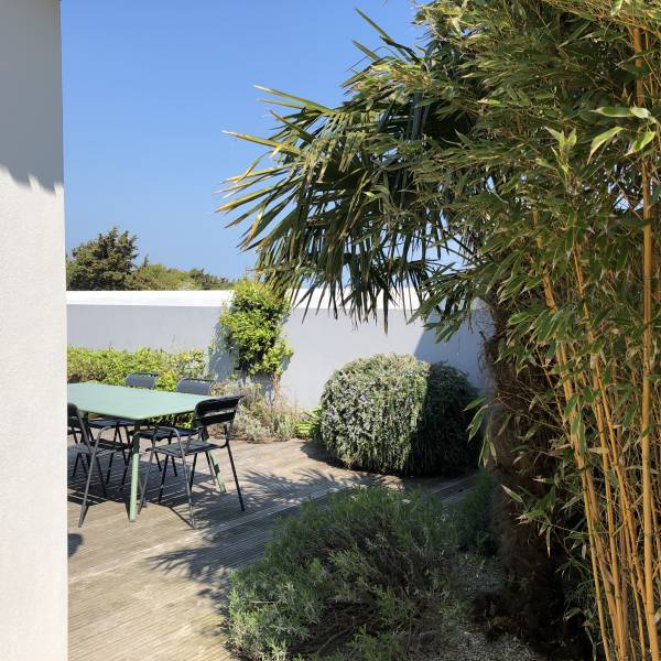 Photo 11 : TERRASSE d'une maison située à Le Bois-Plage-en-Ré, île de Ré.