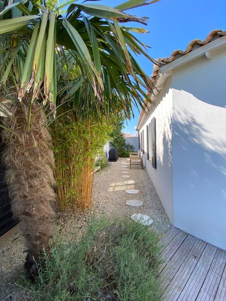 Photo 17 : PATIO d'une maison située à Le Bois-Plage-en-Ré, île de Ré.