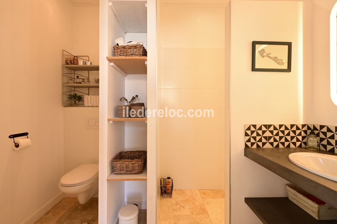 Photo 8 : NC d'une maison situ&eacute;e &agrave; Ars en R&eacute;, &icirc;le de R&eacute;.