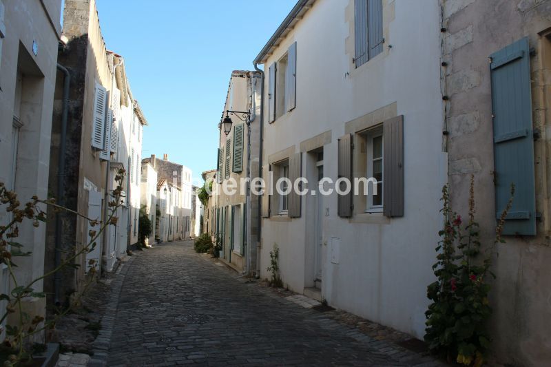 Photo 20 : EXTERIEUR d'une maison située à Saint-Martin-de-Ré, île de Ré.