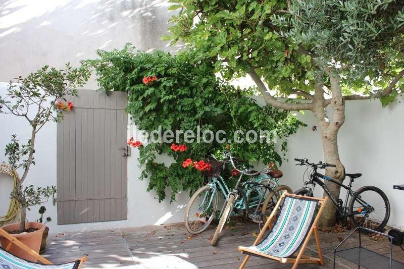 Photo 18 : TERRASSE d'une maison située à Saint-Martin-de-Ré, île de Ré.