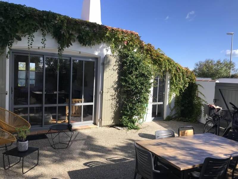 Photo 9 : EXTERIEUR d'une maison située à Ars en Ré, île de Ré.