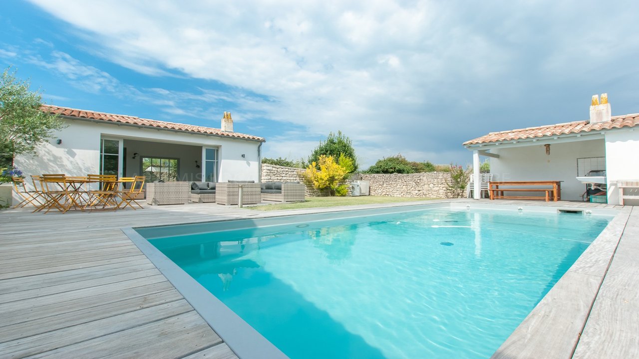 Photo 1 :  d'une maison située à Sainte-Marie-de-Ré, île de Ré.