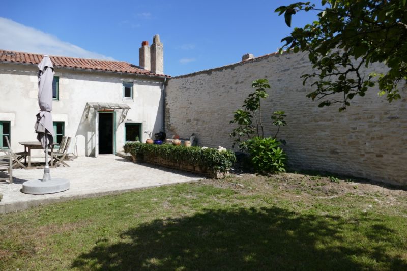 Photo 2 : JARDIN d'une maison située à Ars en Ré, île de Ré.