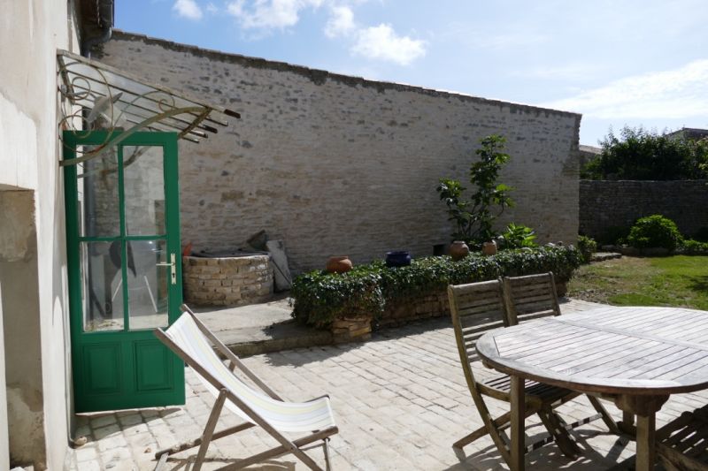 Photo 3 : JARDIN d'une maison située à Ars en Ré, île de Ré.