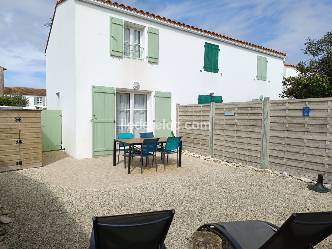 Photo 2 : TERRASSE d'une maison située à Ars en Ré, île de Ré.