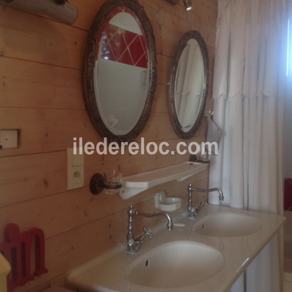 Photo 16 : SALLEDEBAIN d'une maison située à La Couarde-sur-mer, île de Ré.