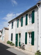 Ile de Ré:A 2 mn à vélo de la mer / patio/ solarium/ cheminée 