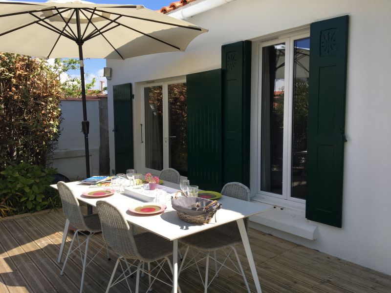 Photo 7 : TERRASSE d'une maison située à Loix, île de Ré.