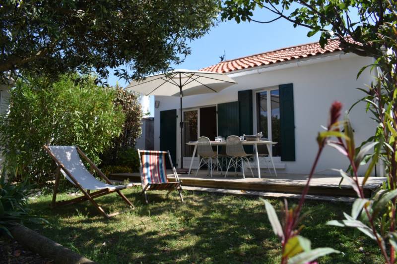 Photo 1 : JARDIN d'une maison située à Loix, île de Ré.