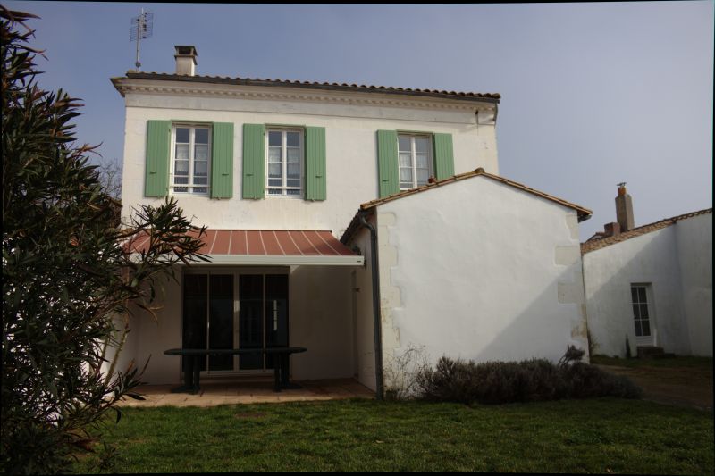 Photo 1 : EXTERIEUR d'une maison située à La Couarde-sur-mer, île de Ré.