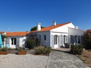 Ile de Ré:Maison avec jardin proche du centre village