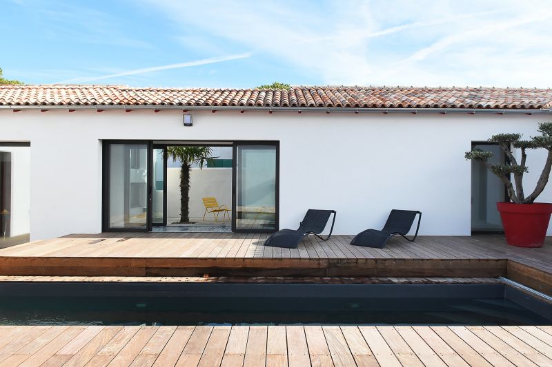 Photo 1 : EXTERIEUR d'une maison située à Le Bois-Plage-en-Ré, île de Ré.