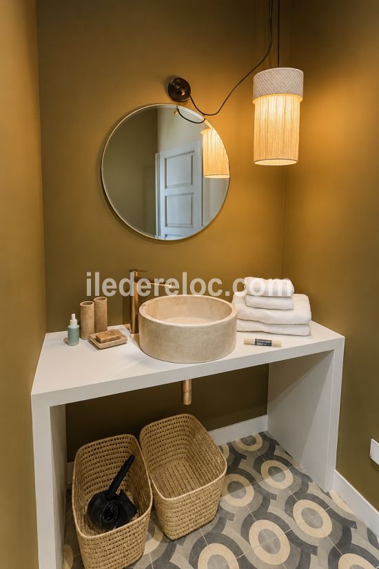 Photo 21 : SALLEDEBAIN d'une maison situ&eacute;e &agrave; Le Bois-Plage-en-R&eacute;, &icirc;le de R&eacute;.