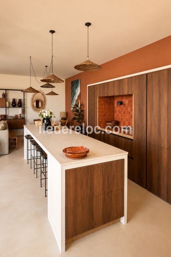 Photo 11 : CUISINE d'une maison situ&eacute;e &agrave; Le Bois-Plage-en-R&eacute;, &icirc;le de R&eacute;.