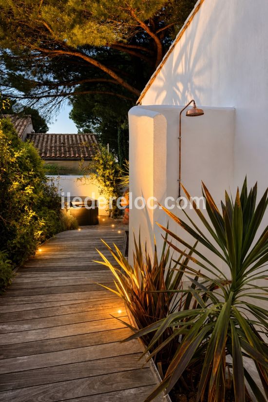 Photo 33 : EXTERIEUR d'une maison situ&eacute;e &agrave; Le Bois-Plage-en-R&eacute;, &icirc;le de R&eacute;.