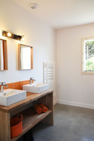 Photo 25 : SALLEDEBAIN d'une maison située à Le Bois-Plage-en-Ré, île de Ré.
