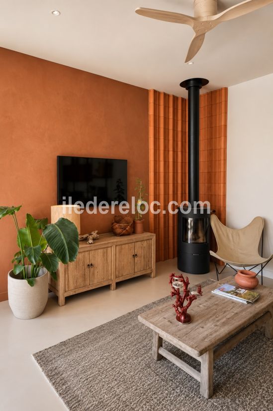 Photo 18 : SEJOUR d'une maison situ&eacute;e &agrave; Le Bois-Plage-en-R&eacute;, &icirc;le de R&eacute;.