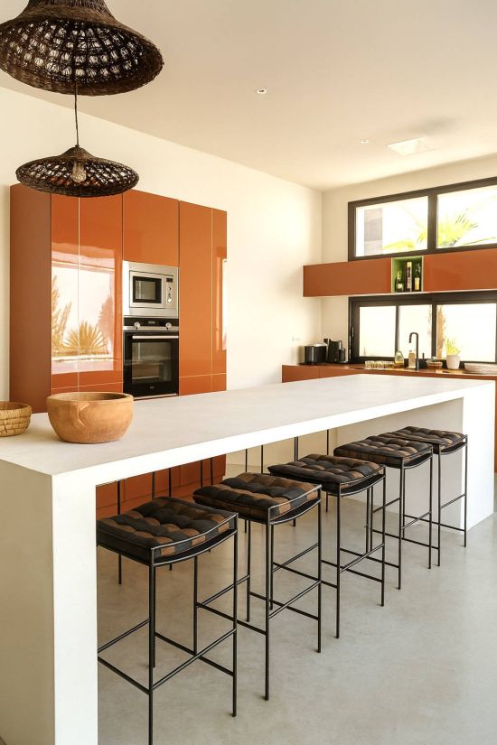 Photo 11 : CUISINE d'une maison située à Le Bois-Plage-en-Ré, île de Ré.