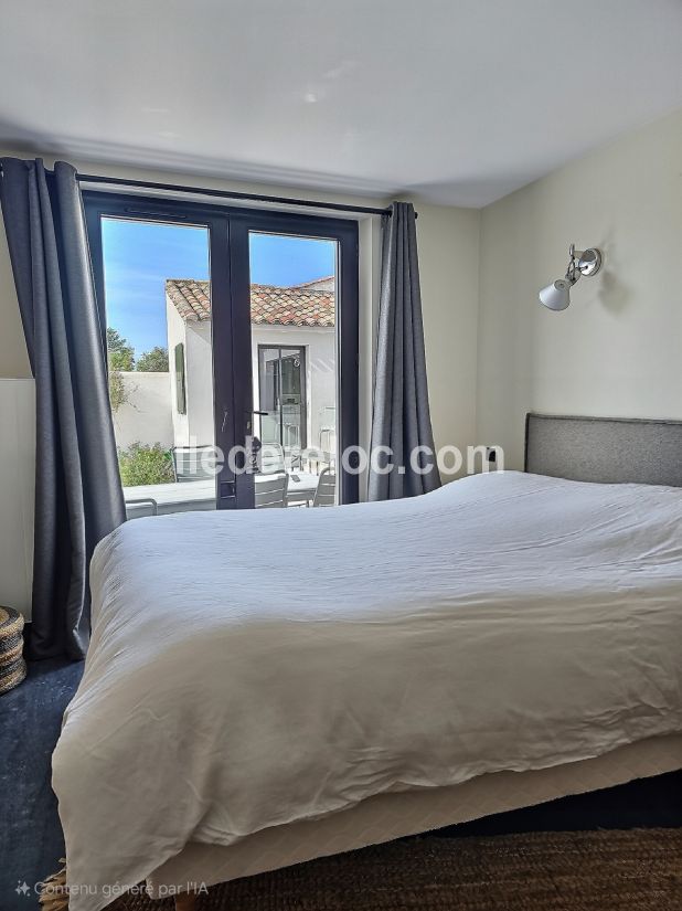 Photo 23 : CHAMBRE d'une maison située à Loix, île de Ré.