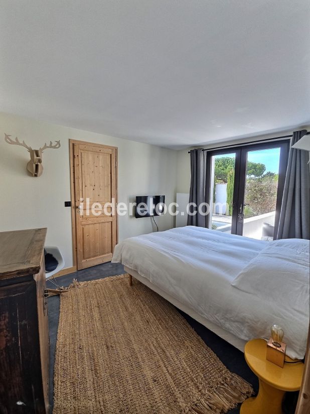 Photo 26 : CHAMBRE d'une maison située à Loix, île de Ré.