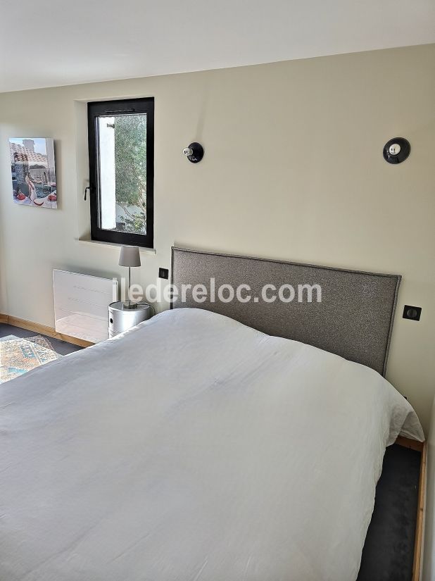 Photo 28 : CHAMBRE d'une maison située à Loix, île de Ré.
