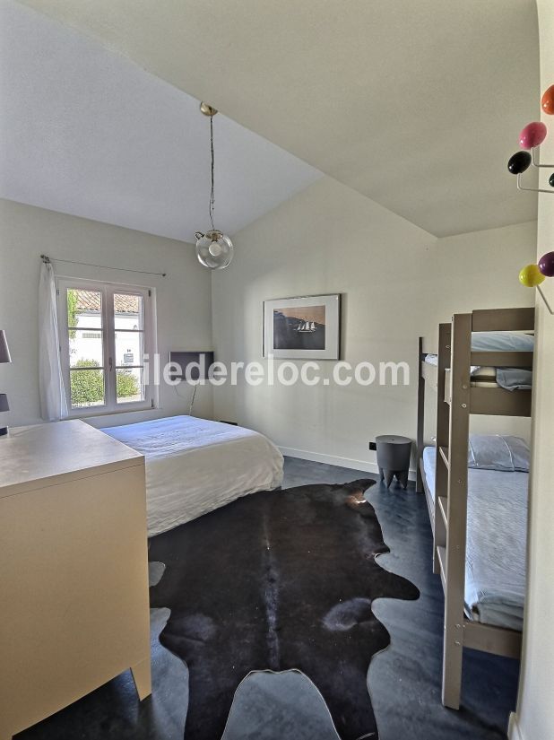 Photo 22 : CHAMBRE d'une maison située à Loix, île de Ré.