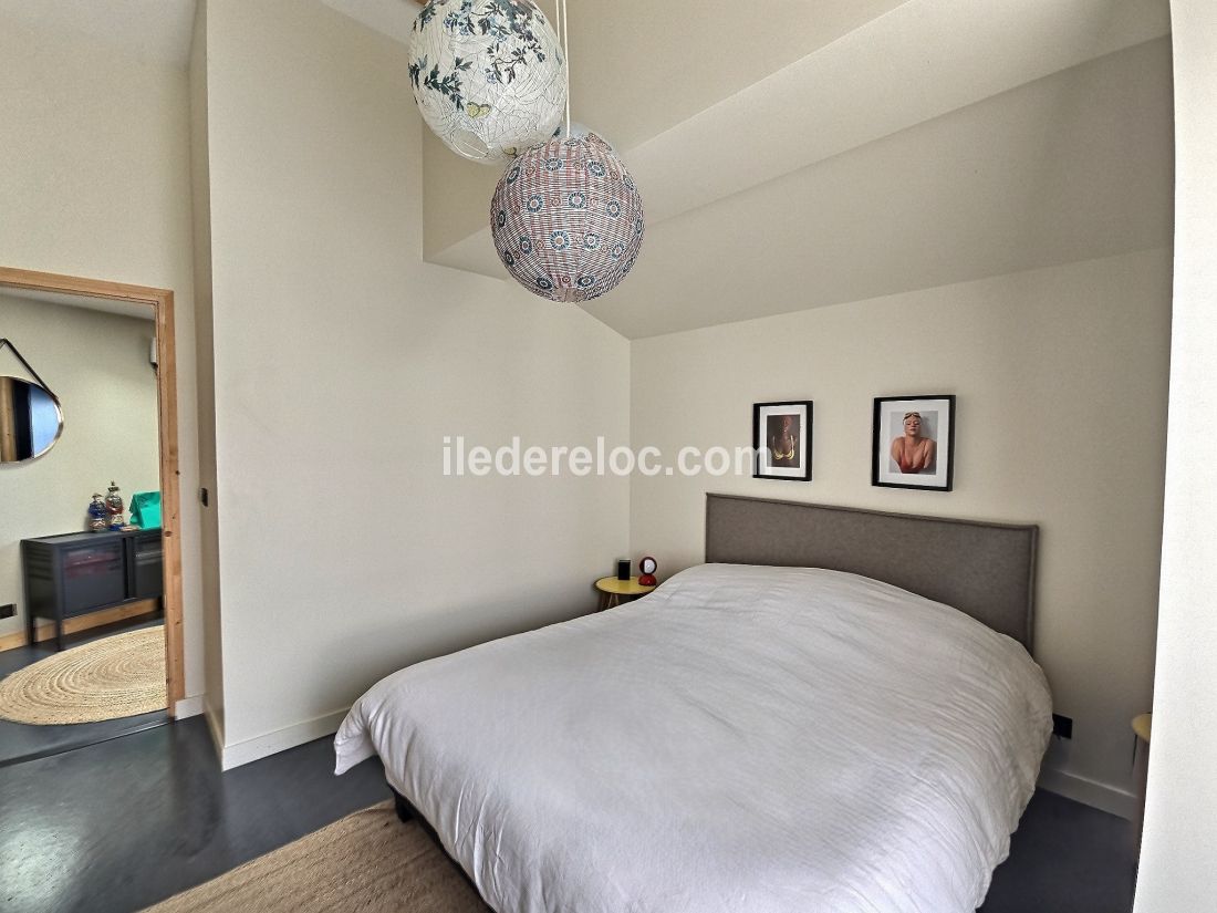 Photo 16 : CHAMBRE d'une maison située à Loix, île de Ré.