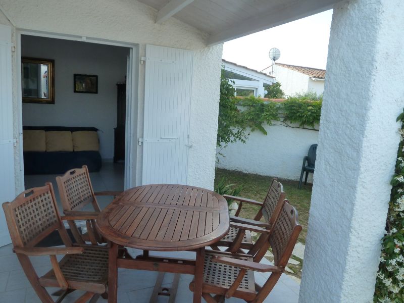 Photo 7 : TERRASSE d'une maison située à Sainte-Marie, île de Ré.